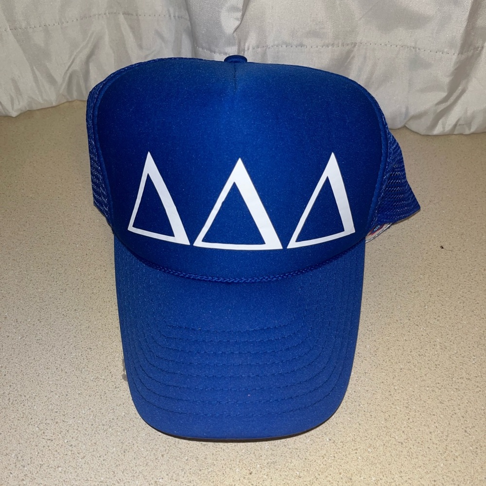Tri delta hat